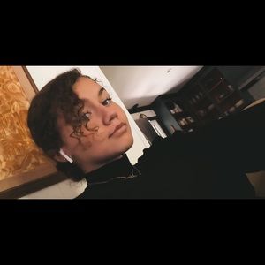 Meet your Posher, Ava